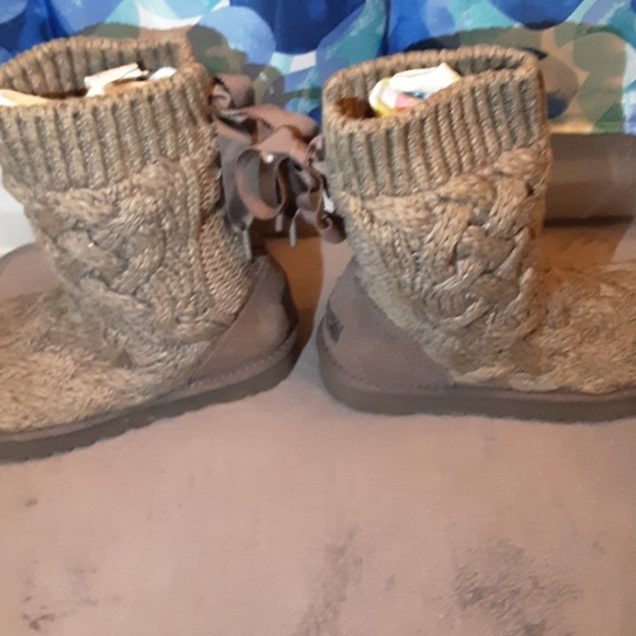 UGG Bundle - Picture 5 of 6